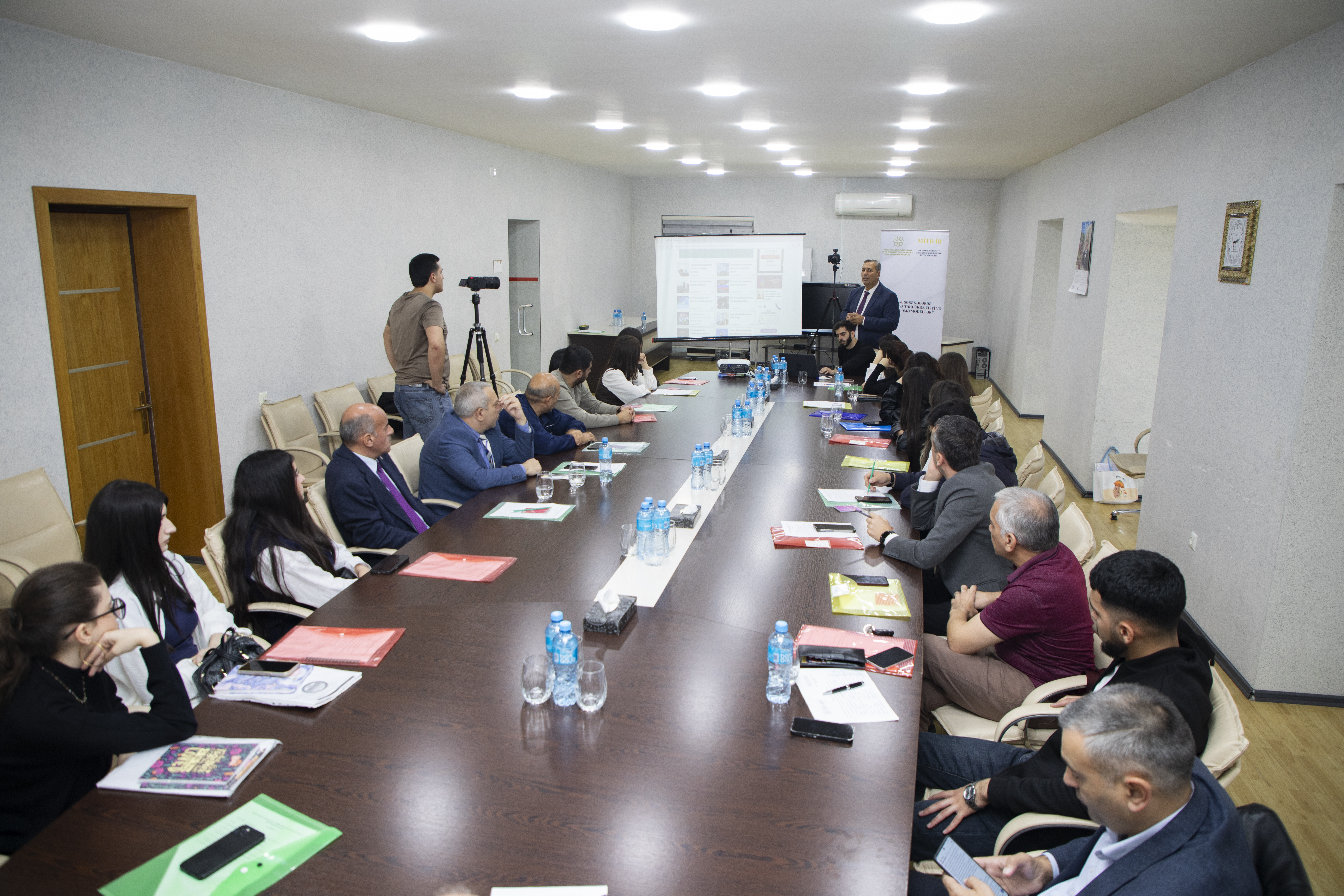 "Sosial mediada təhlükəsizliyin tənzimlənməsi modelləri" mövzusunda konfrans keçirilib